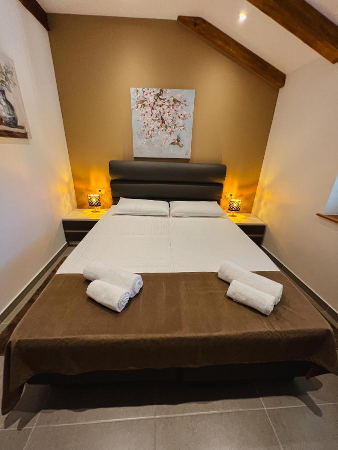 Aaa Apartments & Rooms With Free Parking Póla Kültér fotó