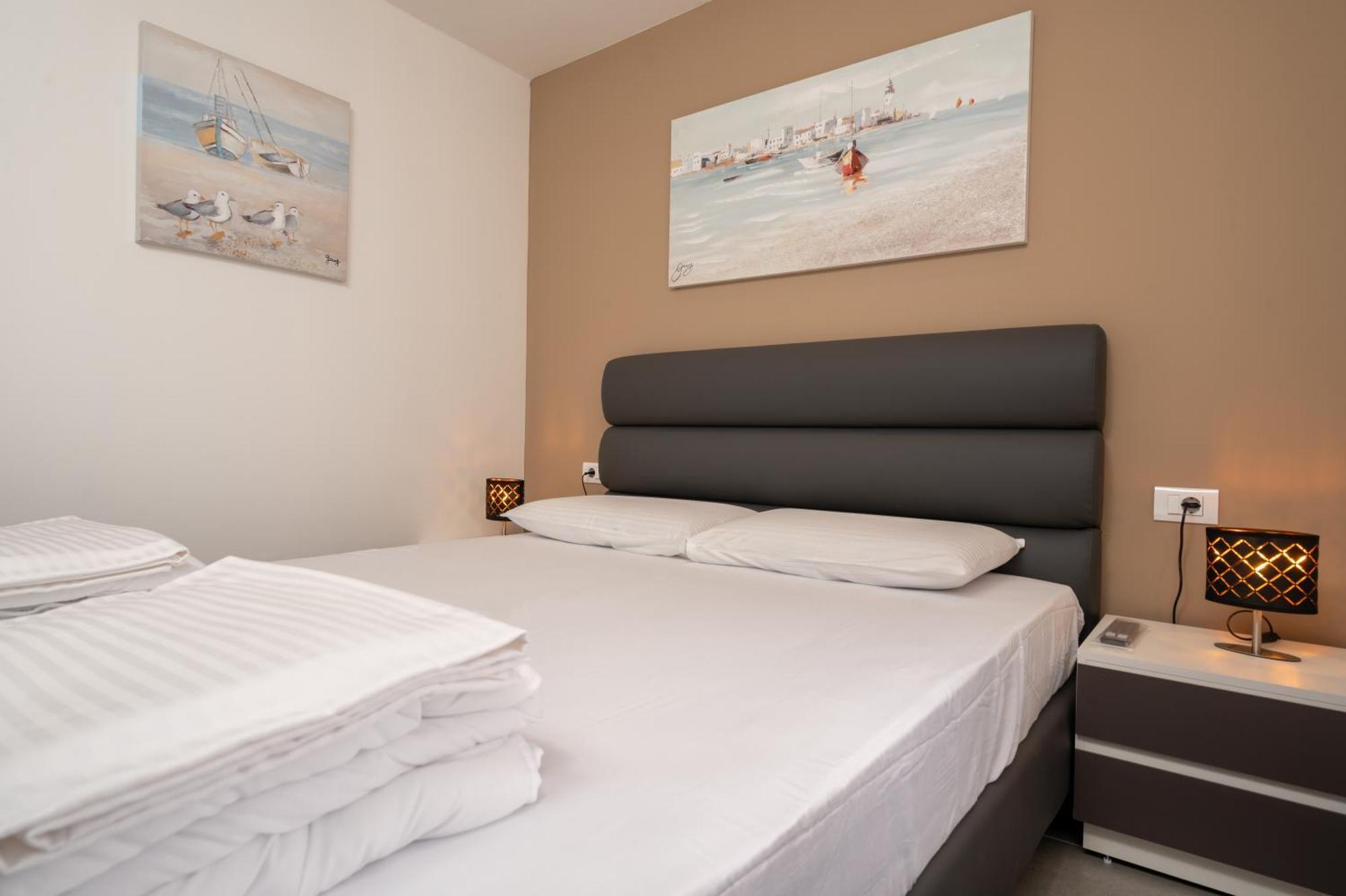 Aaa Apartments & Rooms With Free Parking Póla Szoba fotó
